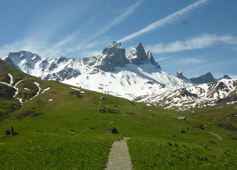 Au pied des Aiguilles d’Arves depuis Le Chalmieu