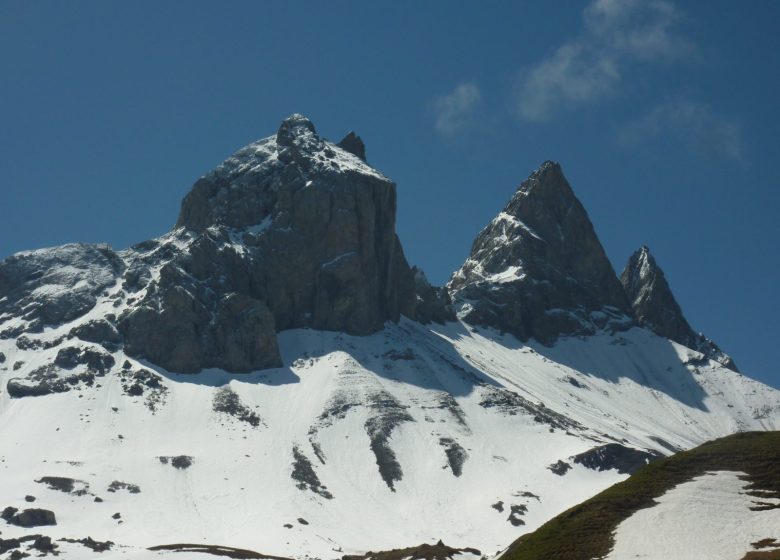 Au pied des Aiguilles d’Arves depuis Le Chalmieu