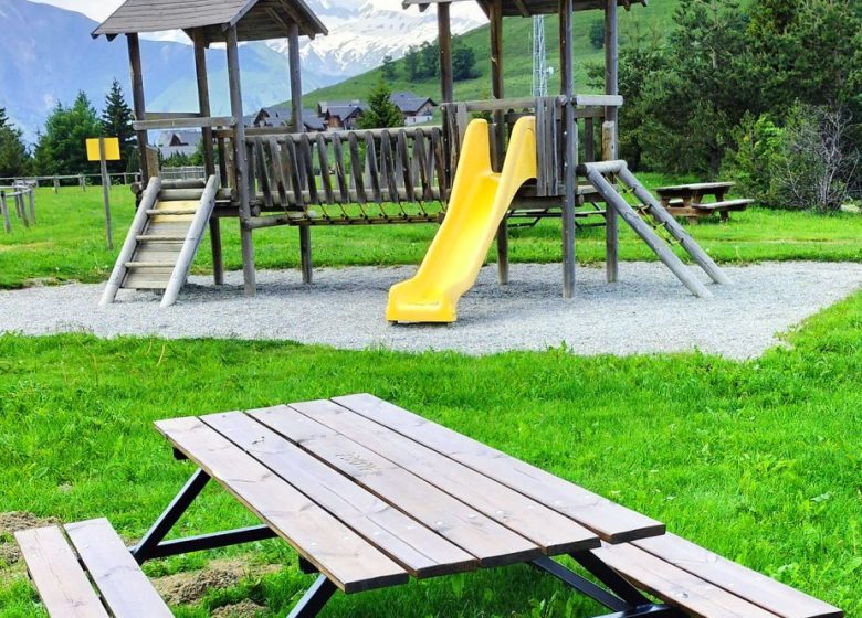 Aire de pique-nique du Col du Mollard