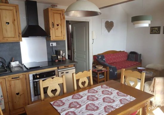 Le Hameau des Aiguilles – Nez à nez avec le Chat