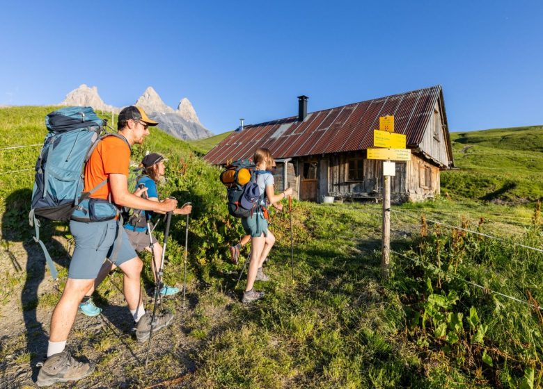 Tour des Aiguilles d&rsquo;Arves – Itinérance pédestre en 7 jours.