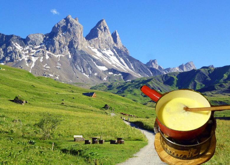 Fondue savoyarde en alpage, petite randonnée en montagne