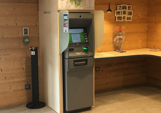Distributeur de billets du Crédit Agricole