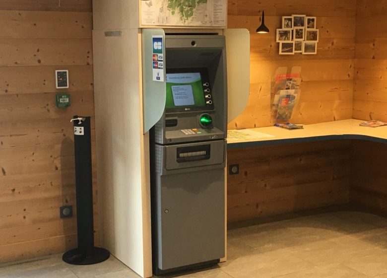 Distributeur de billets du Crédit Agricole