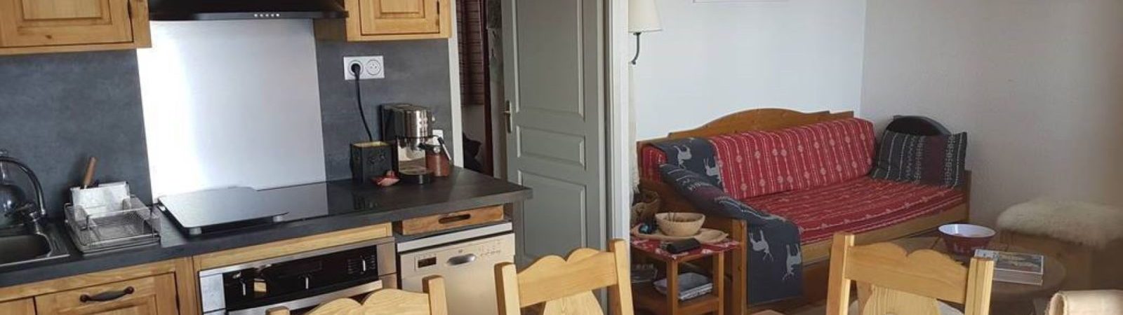 Le Hameau des Aiguilles – Nez à nez avec le Chat