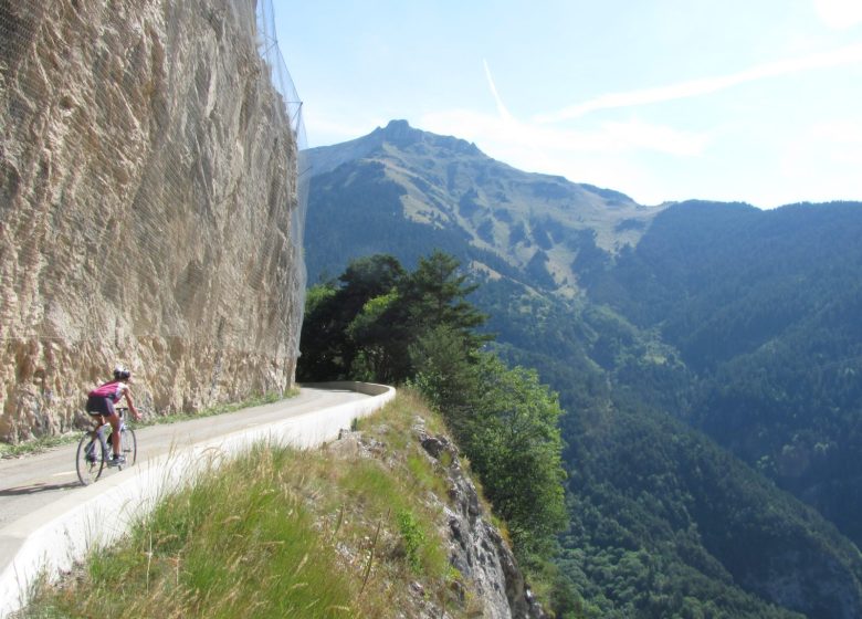 Col du Chaussy par les lacets de Montvernier
