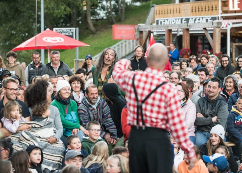 Spectacle Est Dans La Rue : « FIL ROUGE » – Chat’Pitre Cie