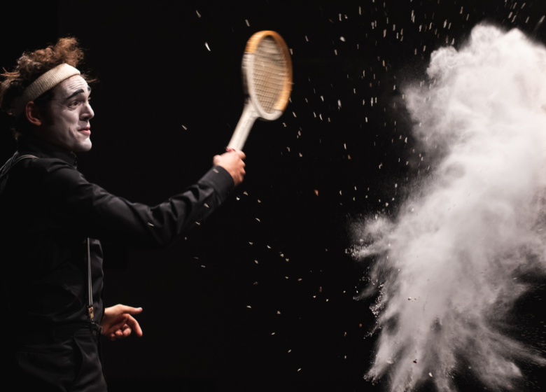 From a suitcase – Spectacle Est Dans La Rue