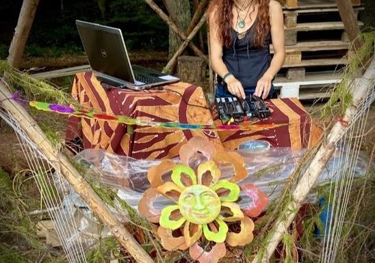 Danse libre avec Agnès DJ  – Festival Hygge