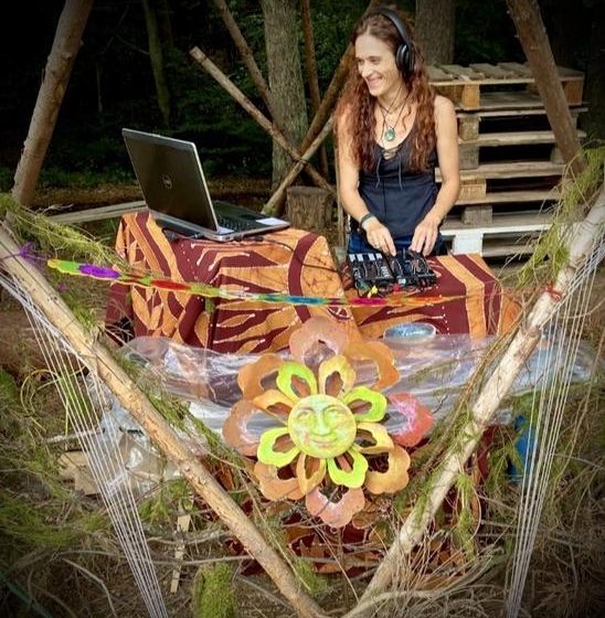 Danse libre avec Agnès DJ  – Festival Hygge