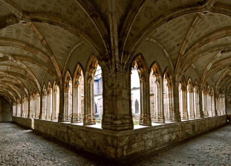 Le Cloître de la Cathédrale Saint-Jean-Baptiste