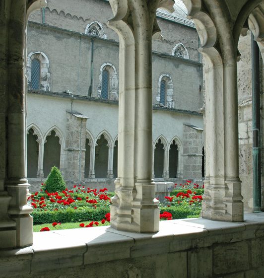 Le Cloître de la Cathédrale Saint-Jean-Baptiste