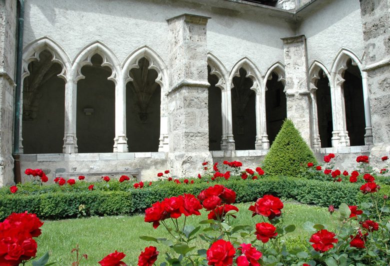 Le Cloître de la Cathédrale Saint-Jean-Baptiste