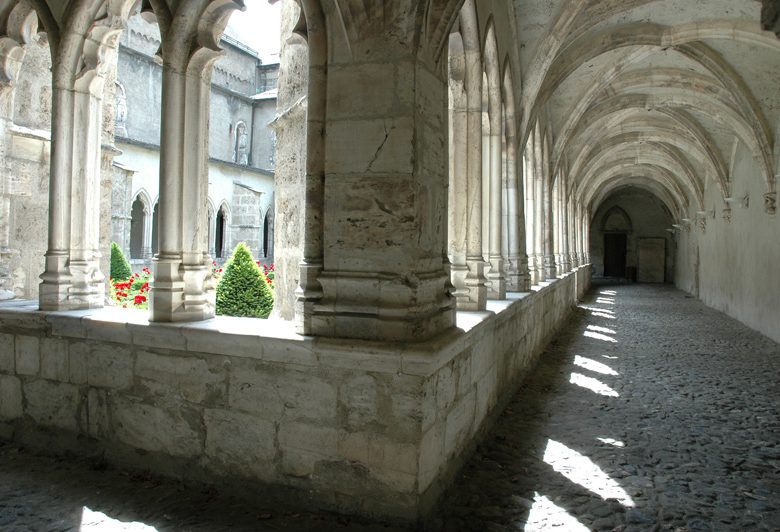 Le Cloître de la Cathédrale Saint-Jean-Baptiste