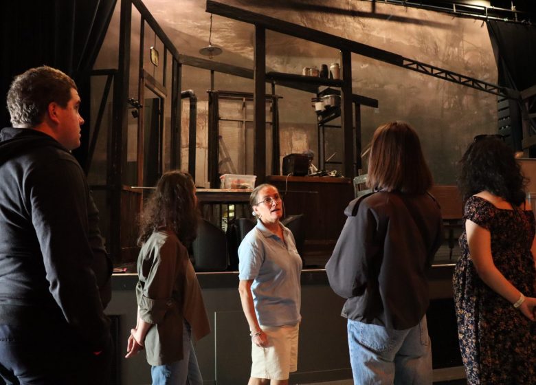 Visite guidée groupe – Suivons les artistes au théâtre !