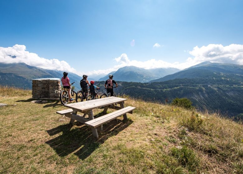 Col d&rsquo;Albanne et Lac de Pramol par les Karellis