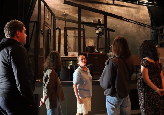 Visite guidée groupe – Suivons les artistes au théâtre !