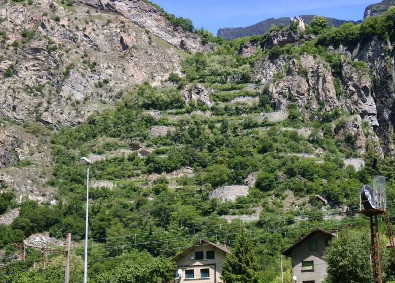 Boucle cyclo : Lacets de Montvernier – Tour du Châtel