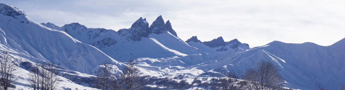 Bandeau Aiguilles et plan d'eau
