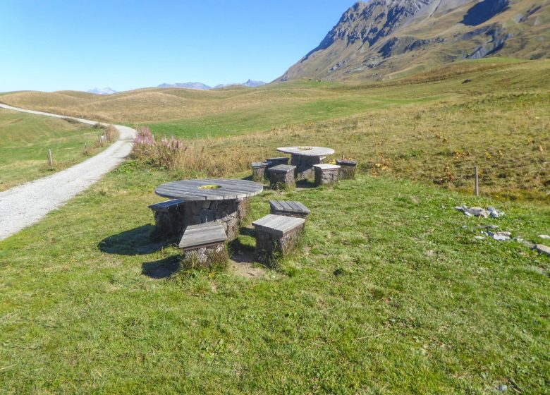 Montée au Pied des Aiguilles d’Arves