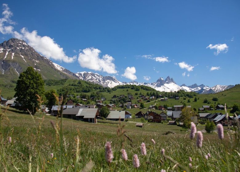 Place du Village – L’Oustal