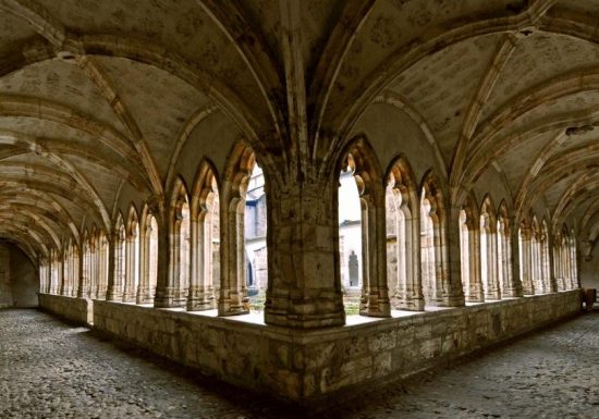 Le Cloître de la Cathédrale Saint-Jean-Baptiste