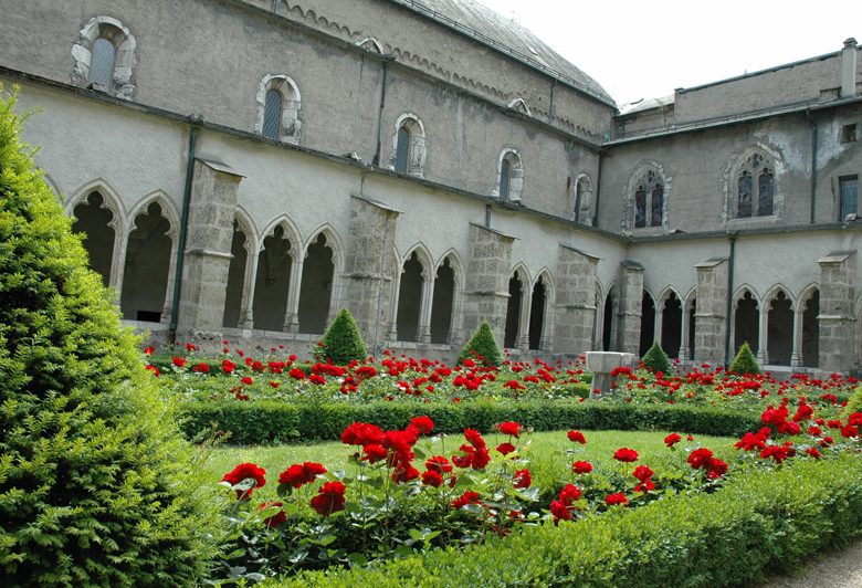 Le Cloître de la Cathédrale Saint-Jean-Baptiste