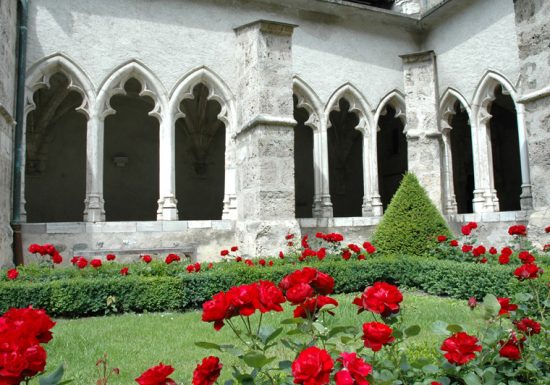Le Cloître de la Cathédrale Saint-Jean-Baptiste