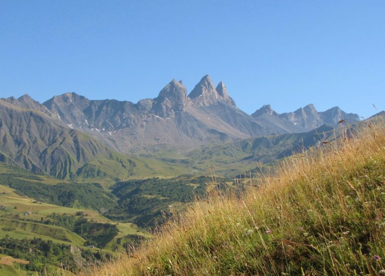 Au pied des Aiguilles d’Arves par la Basse du Gerbier